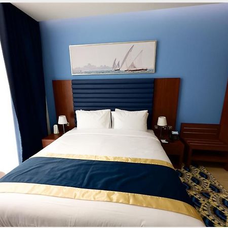 Baniyas Plaza Hotel Apartments Abu Dhabi Exteriör bild