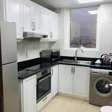 Baniyas Plaza Hotel Apartments Abu Dhabi Exteriör bild