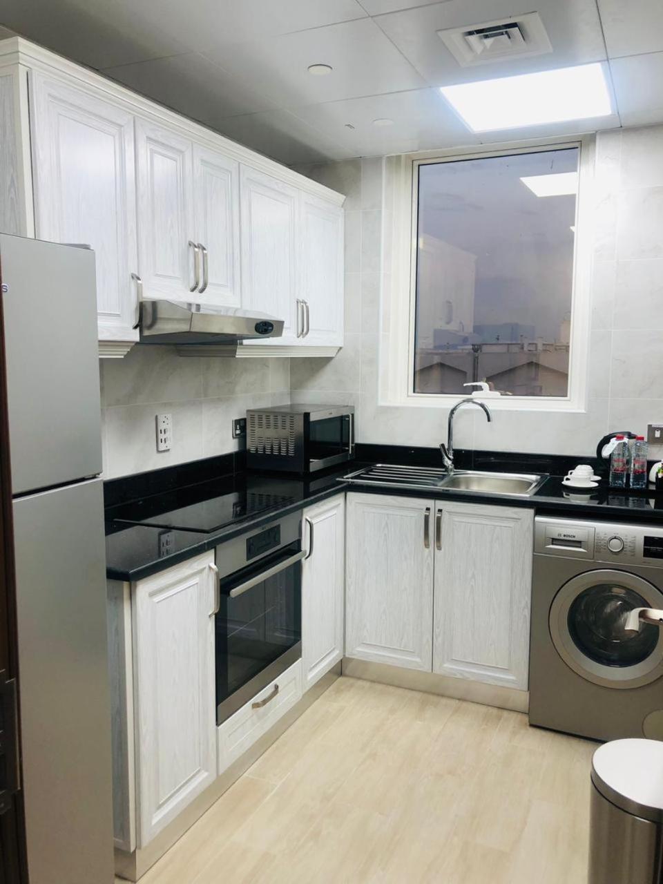 Baniyas Plaza Hotel Apartments Abu Dhabi Exteriör bild